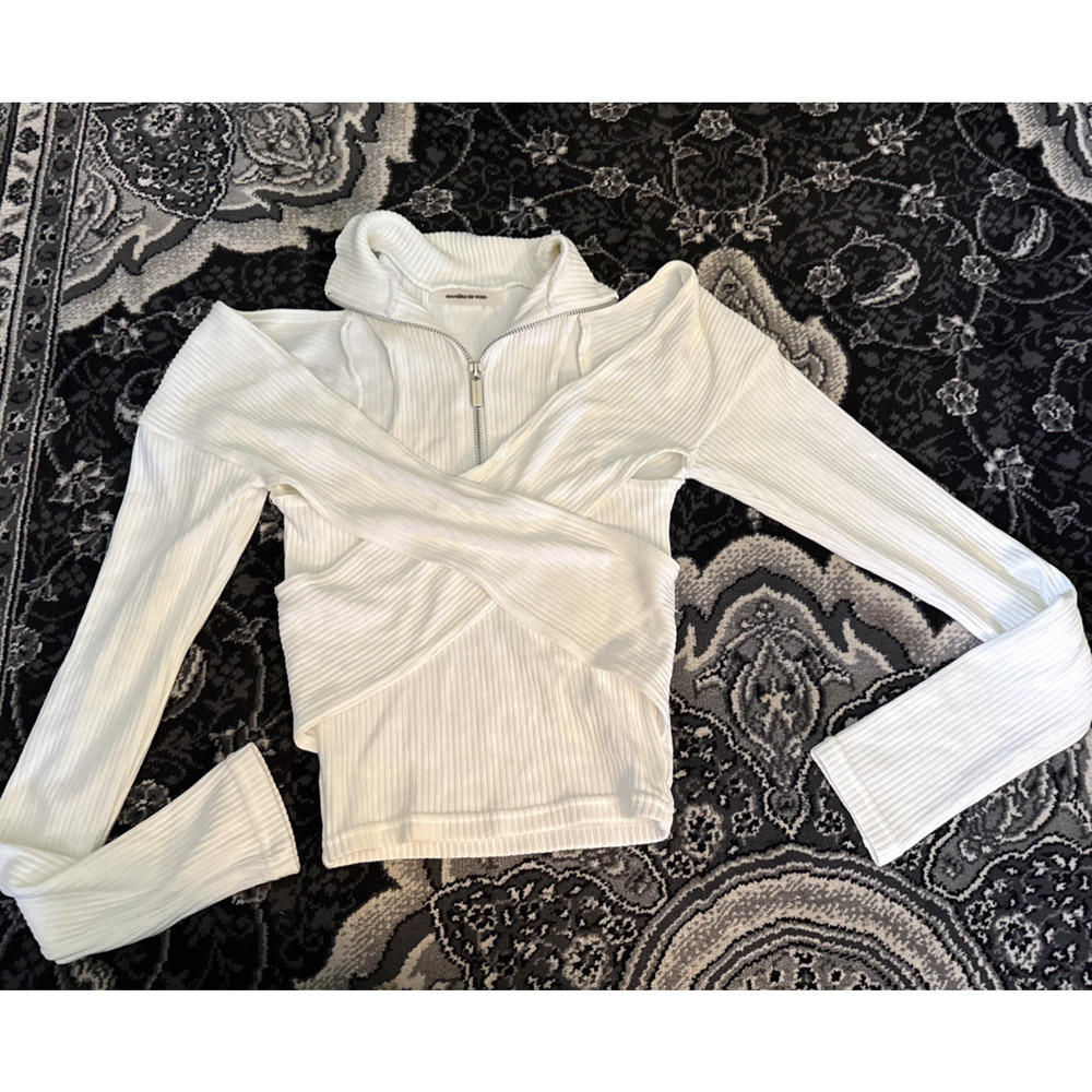 Cold-Shoulder Ribbed Zip-Neck Crop Top in Cream - Picture 2 of 7